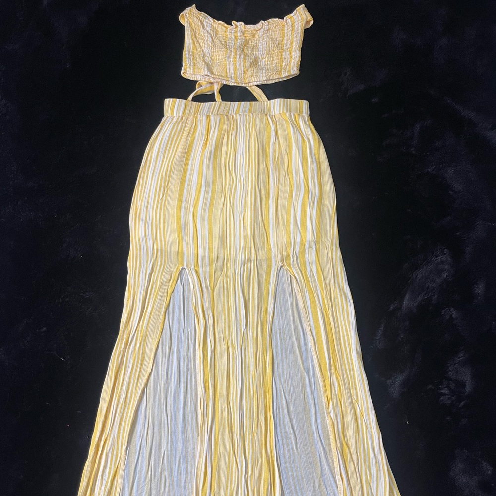 White and yellow 2 piece set
